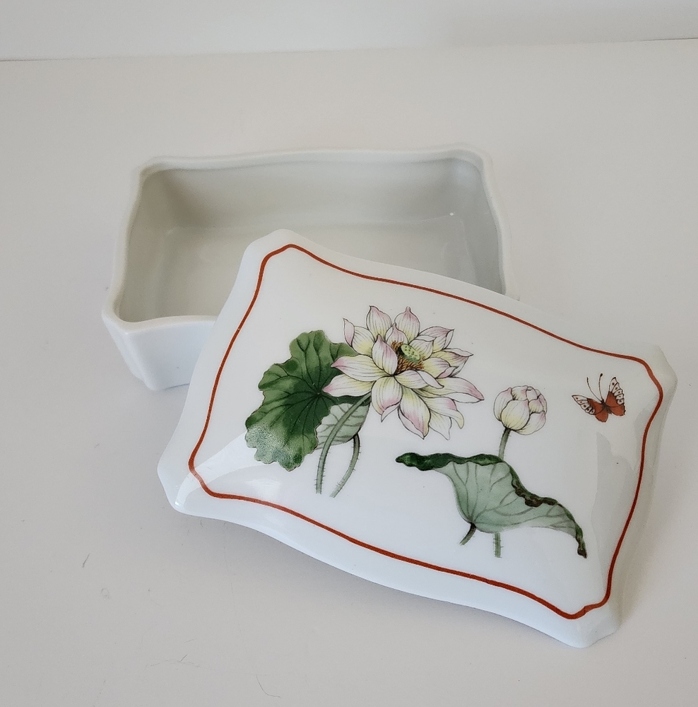 The Toscany Collection Lotus Japan Porcelain Jewelry Trinket Box